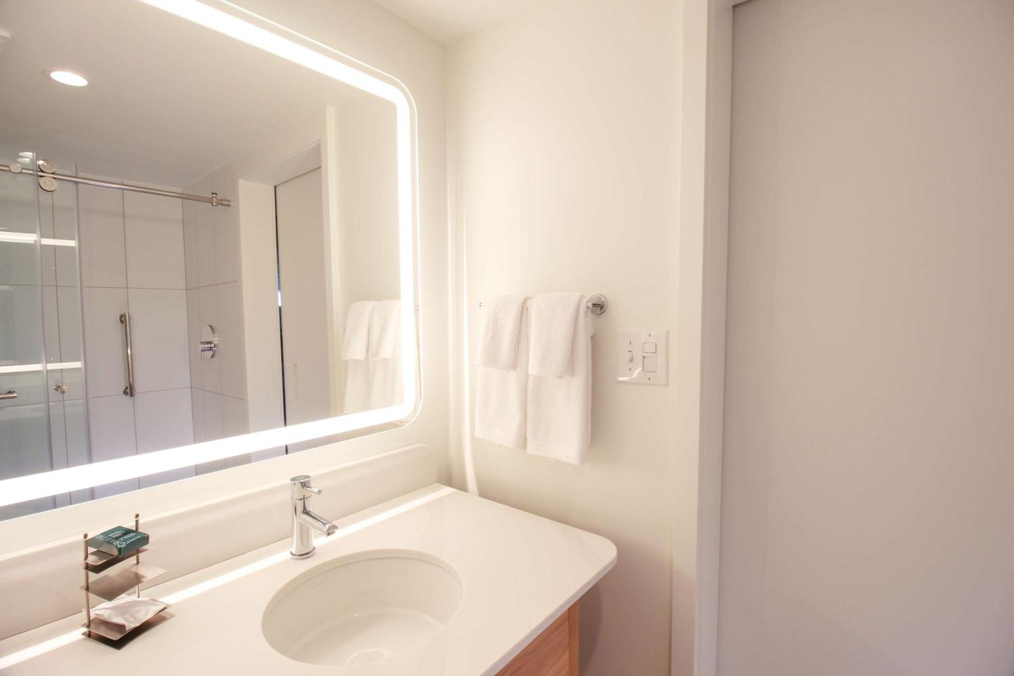 Two-Bedroom King Suite,1623657329:JPEG