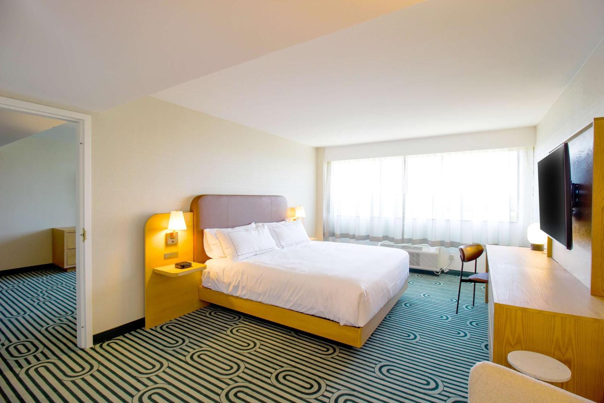 Two-Room King Suite River View,1623657327:JPEG